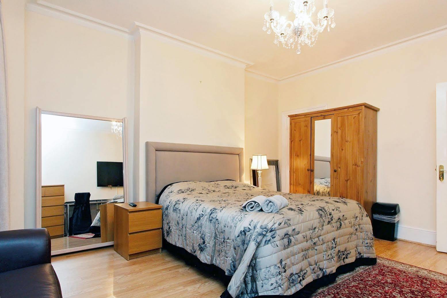 Hyde Park Rooms & Apartments Londra Esterno foto